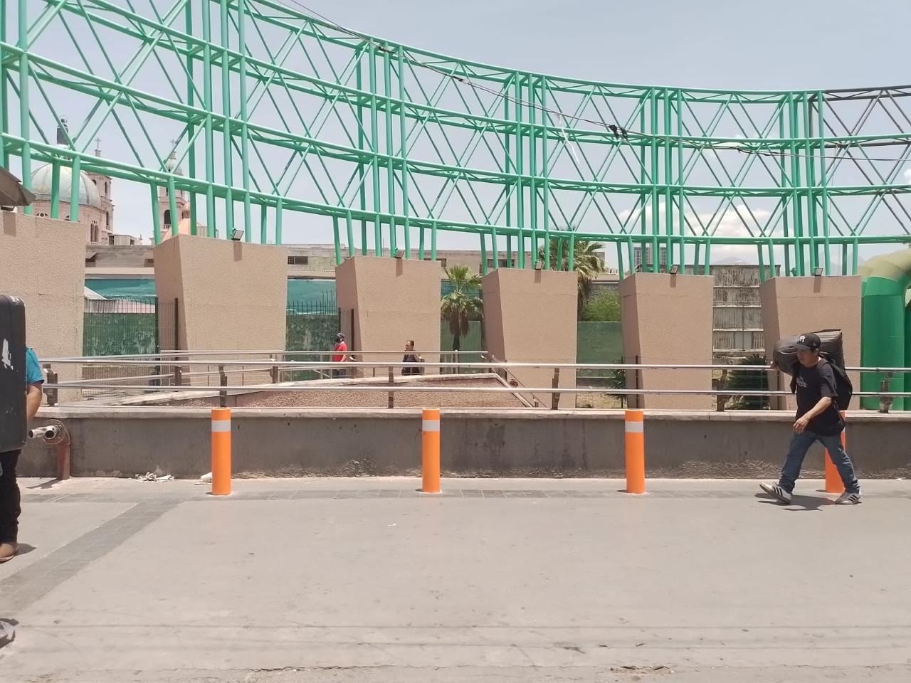 Monterrey decomisa mercancía en operativo de comercio durante el fin de semana.