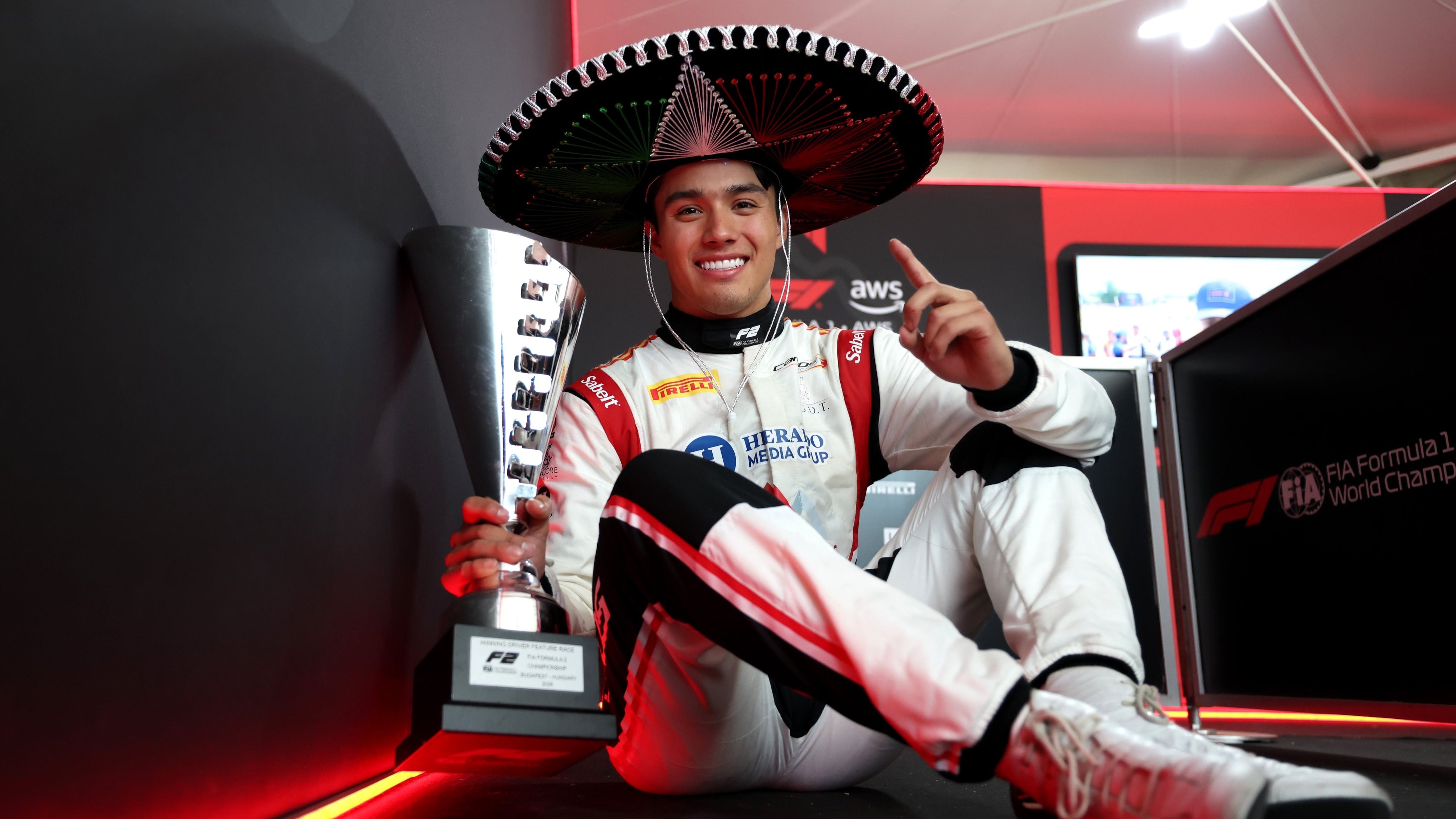 Noel León gana el GP de Hungría de Fórmula 2 y hace historia