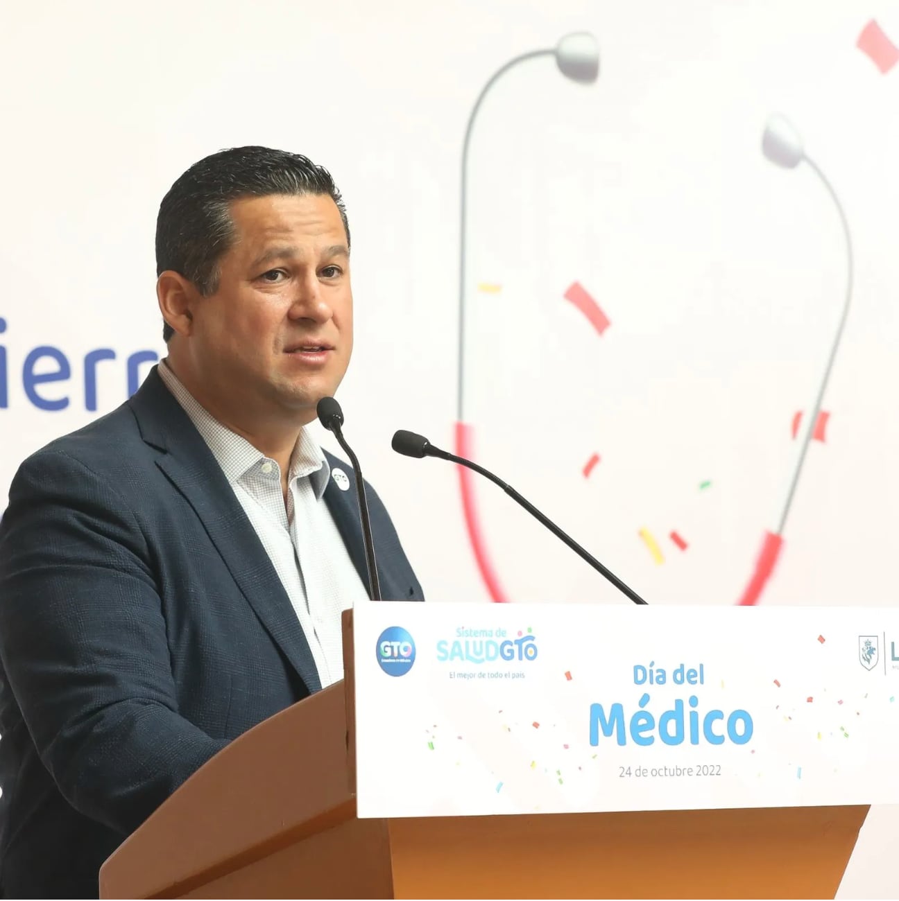 Diego Sinhue Rodríguez conmemora el Día del Médico