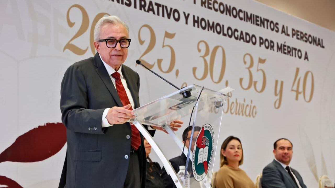 Rubén Rocha garantiza pensiones seguras y reconoce a 230 trabajadores del Estado en Sinaloa
