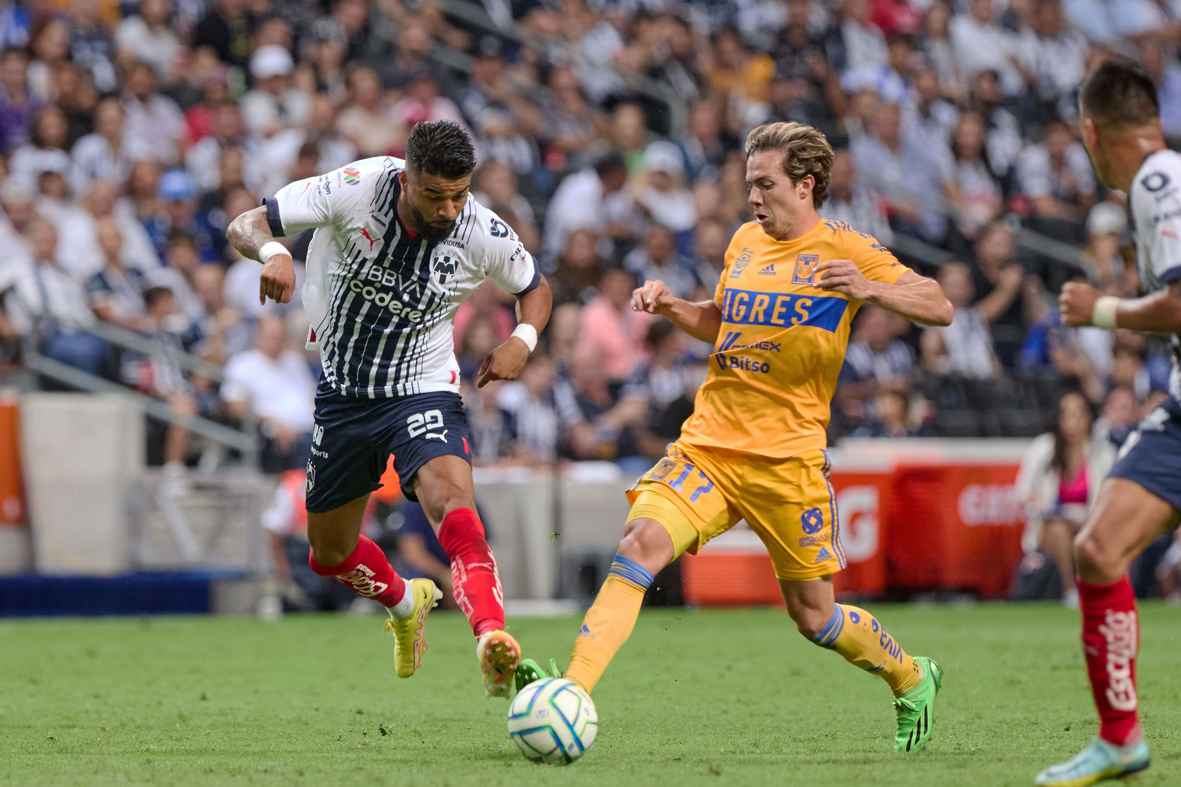 El Clásico Regio terminó empatado sin goles entre Rayados y Tigres.
