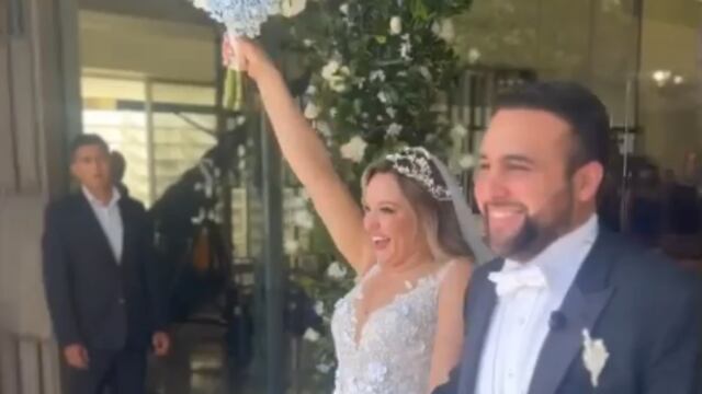 Ana Lago y Édgar Alejandro Santana saliendo de la iglesia
