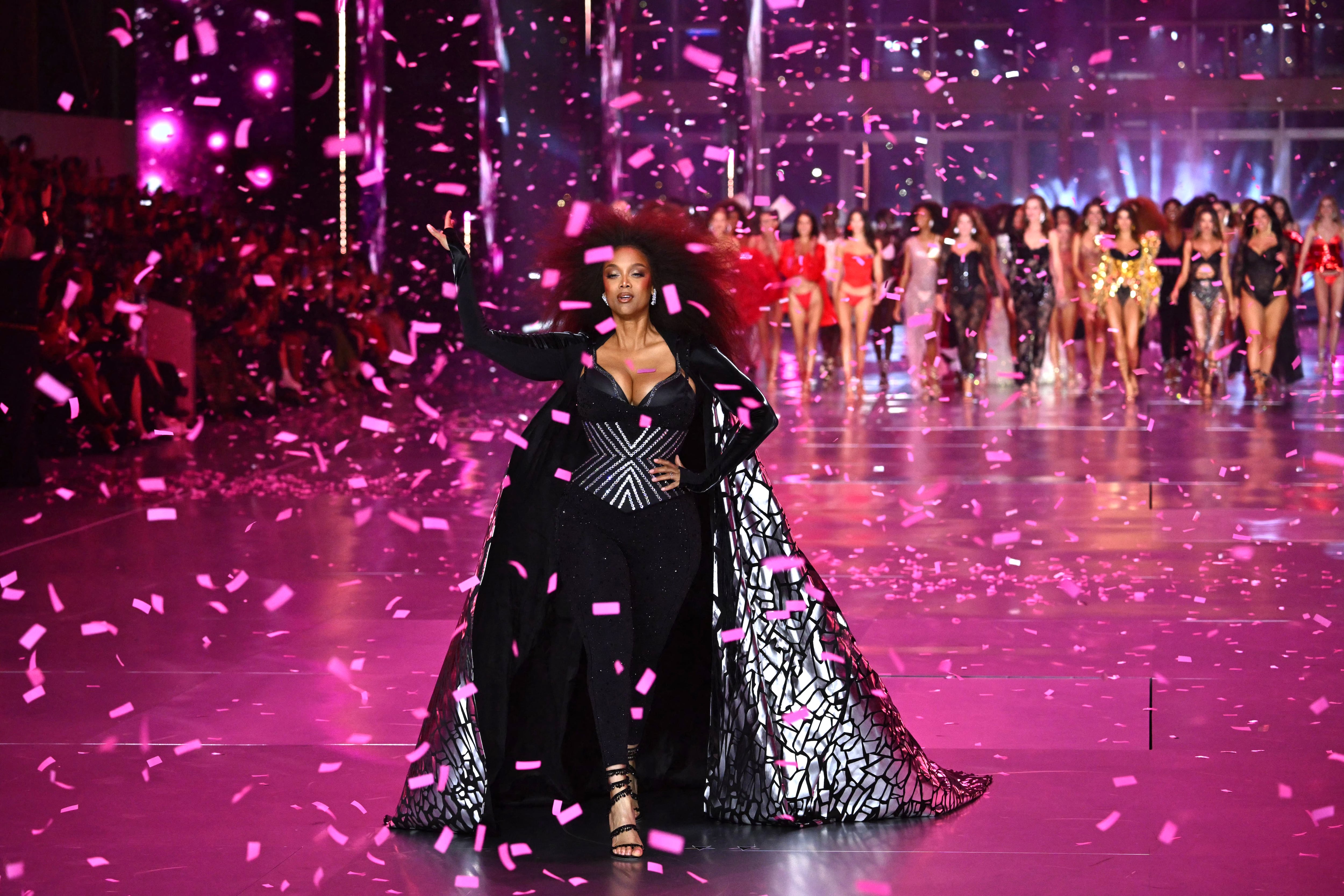 Tyra Banks en Victoria's Secret Fashion Show -show