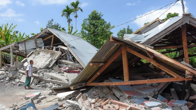 Casas derrumbadas por temblor
