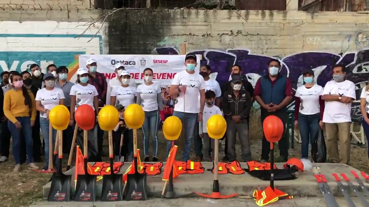 Movimiento Vecinal hace tequio para construir canchas deportivas