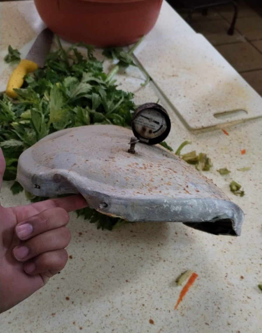 Olla de presión explota