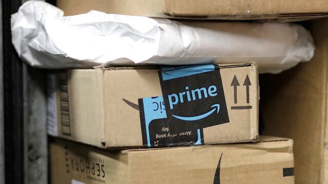 Paquetería de Amazon Prime.