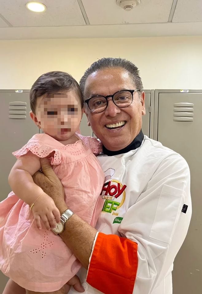 Mario Bezares con Victoria