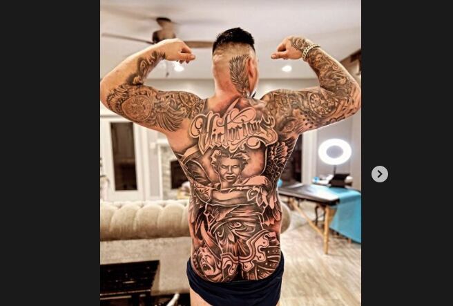 Andy Ruiz presumió su exótico tatuaje