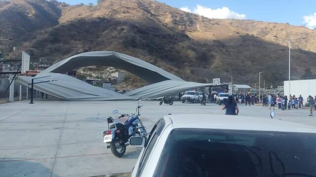 Se desploma domo de unidad deportiva en Motozintla, Chiapas