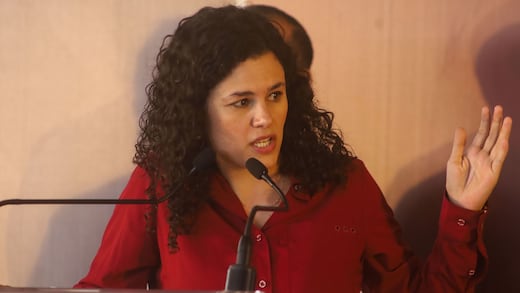 En la 4T: la que no cae… asciende