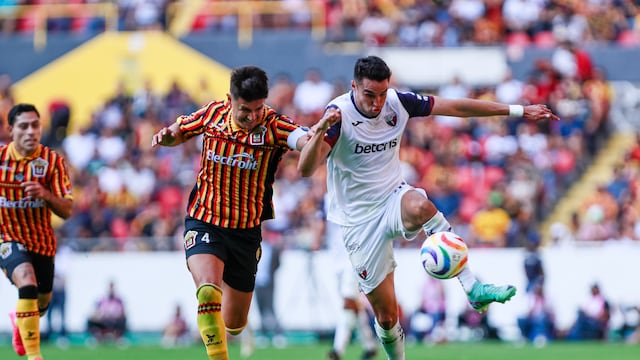 Leones Negros contra Atlante.