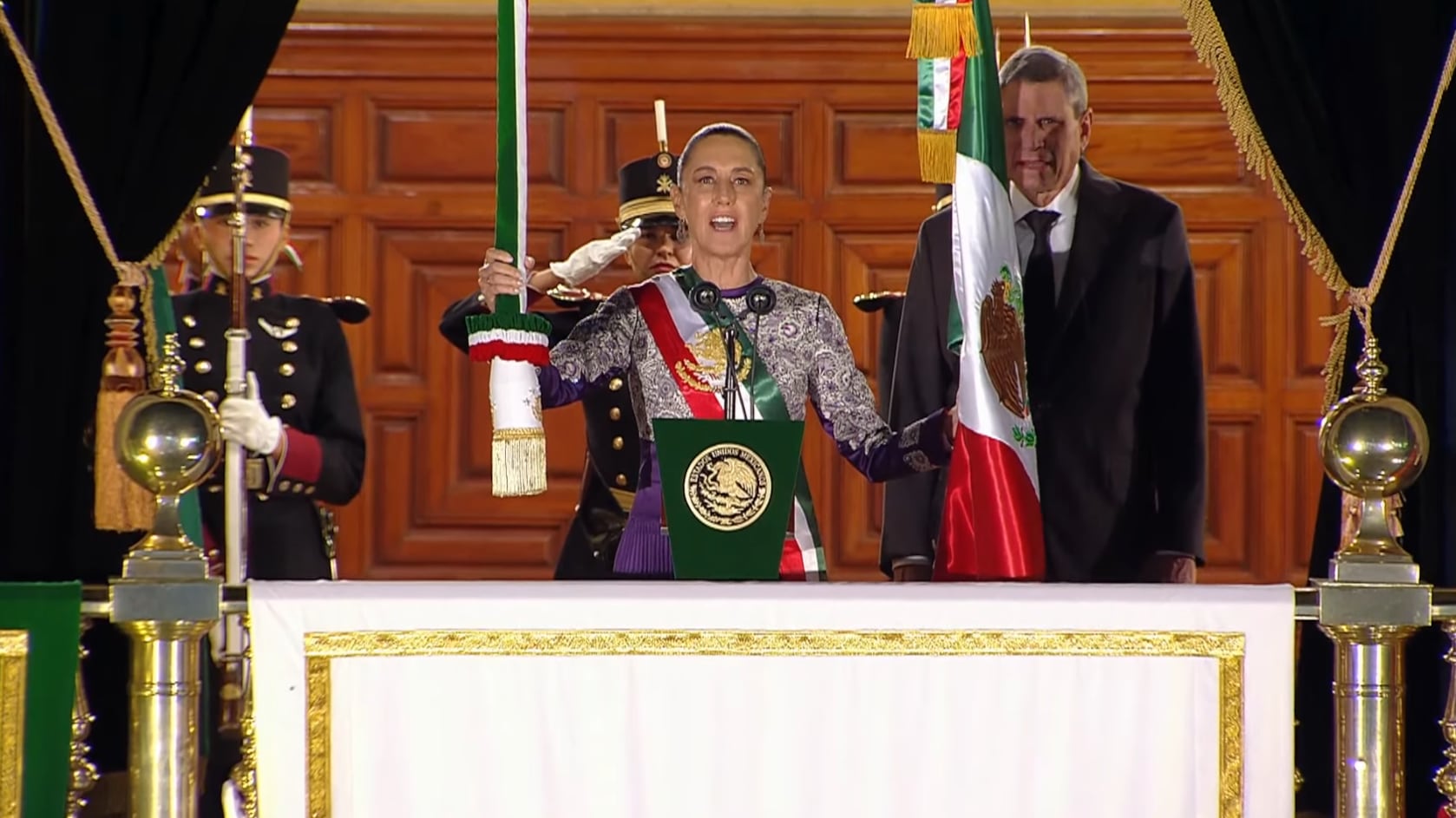 Primer Grito de Independencia 2025: Sheinbaum honra a Manuela Molina, mujeres indígenas y migrantes