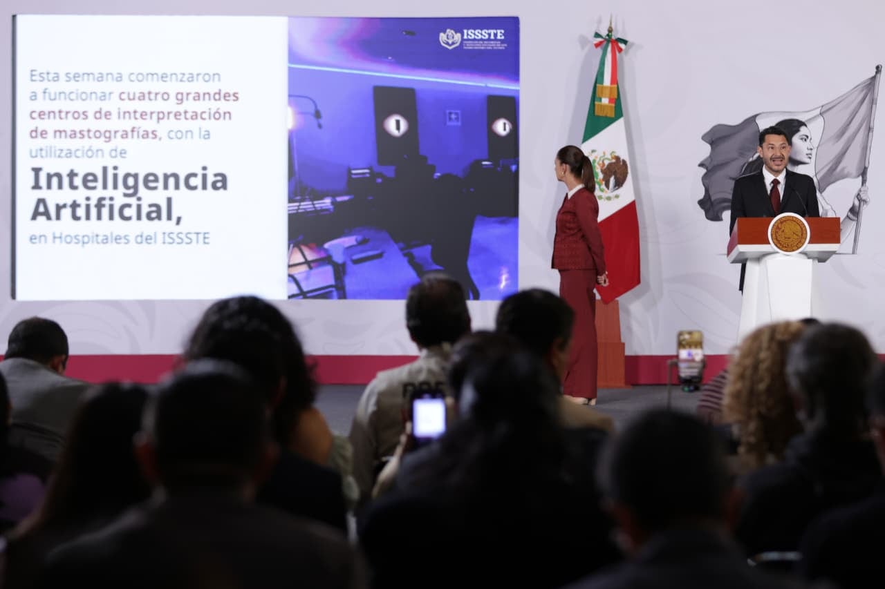 Martí Batres fortalece detección de cáncer de mama con IA en el ISSSTE.