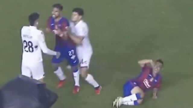 La brutal falta que retiraría al Hobbit Bermúdez; fue a dar  hasta el hospital