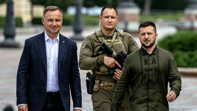 Andrzej Duda, presidente de Polonia junto con Volodímir Zelenski, presidente de Ucrania (Dimitar DILKOFF / AFP)