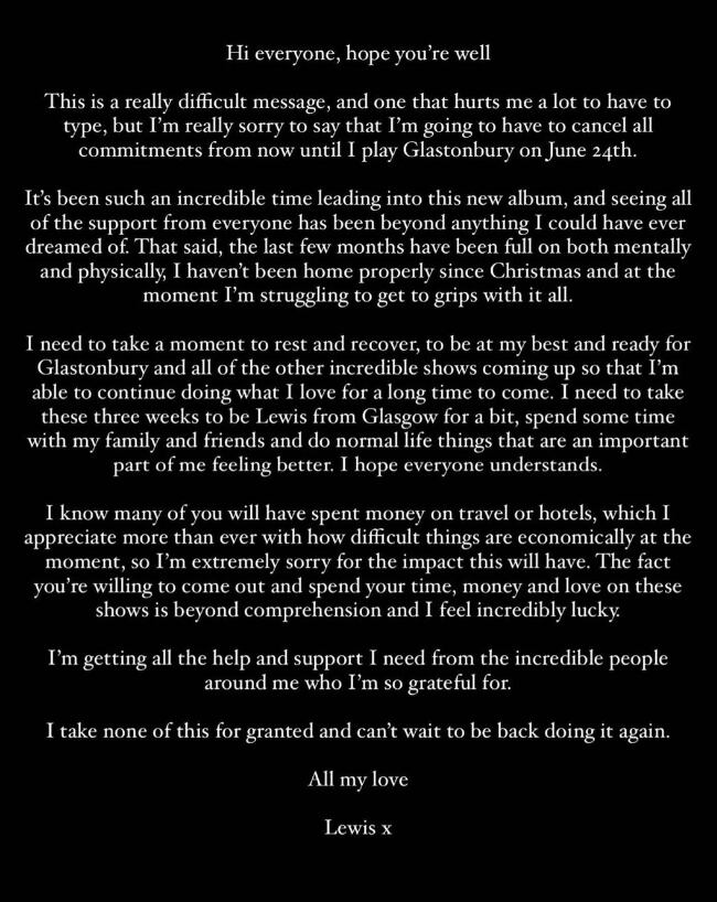 Mensaje de Lewis Capaldi anunciado que se tomaría un descanso antes de su presentación en Glastonbury