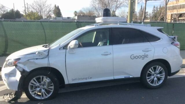Coche autónomo de Google tras impacto contra autobús en California