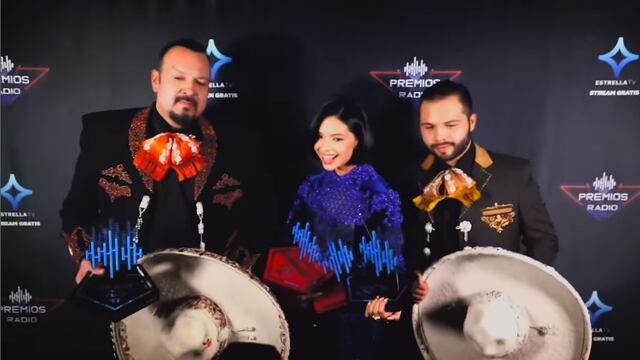 Pepe Aguilar y sus hijos