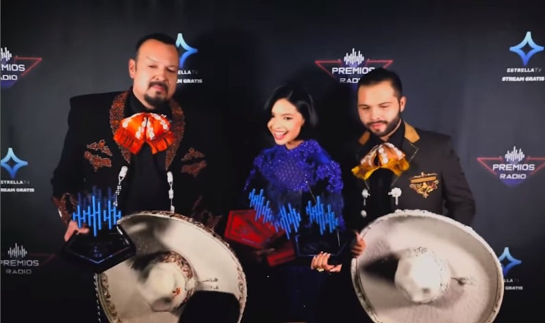 Pepe Aguilar y sus hijos