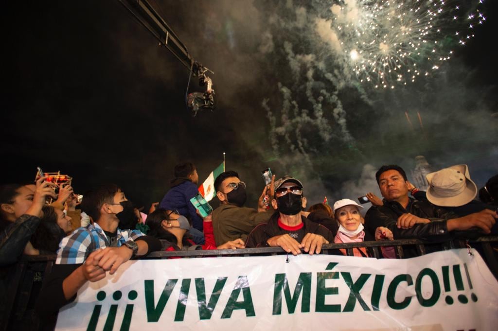140 mil personas asisten al Zócalo a escuchar a los Tigres del Norte y la arenga de AMLO