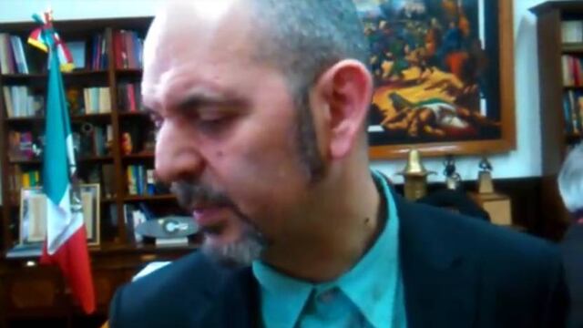 Estulin abre la ceremonia de entrega de premios pronunciando un discurso fuerte