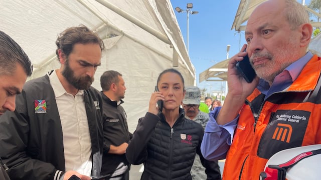 Claudia Sheinbaum llega al lugar del choque entre vagones de la Línea 3 del Metro CDMX