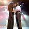 Tras muerte de Diego Verdaguer, Amanda Miguel reaparece en concierto: “voy a seguir cantando por mi esposo”
