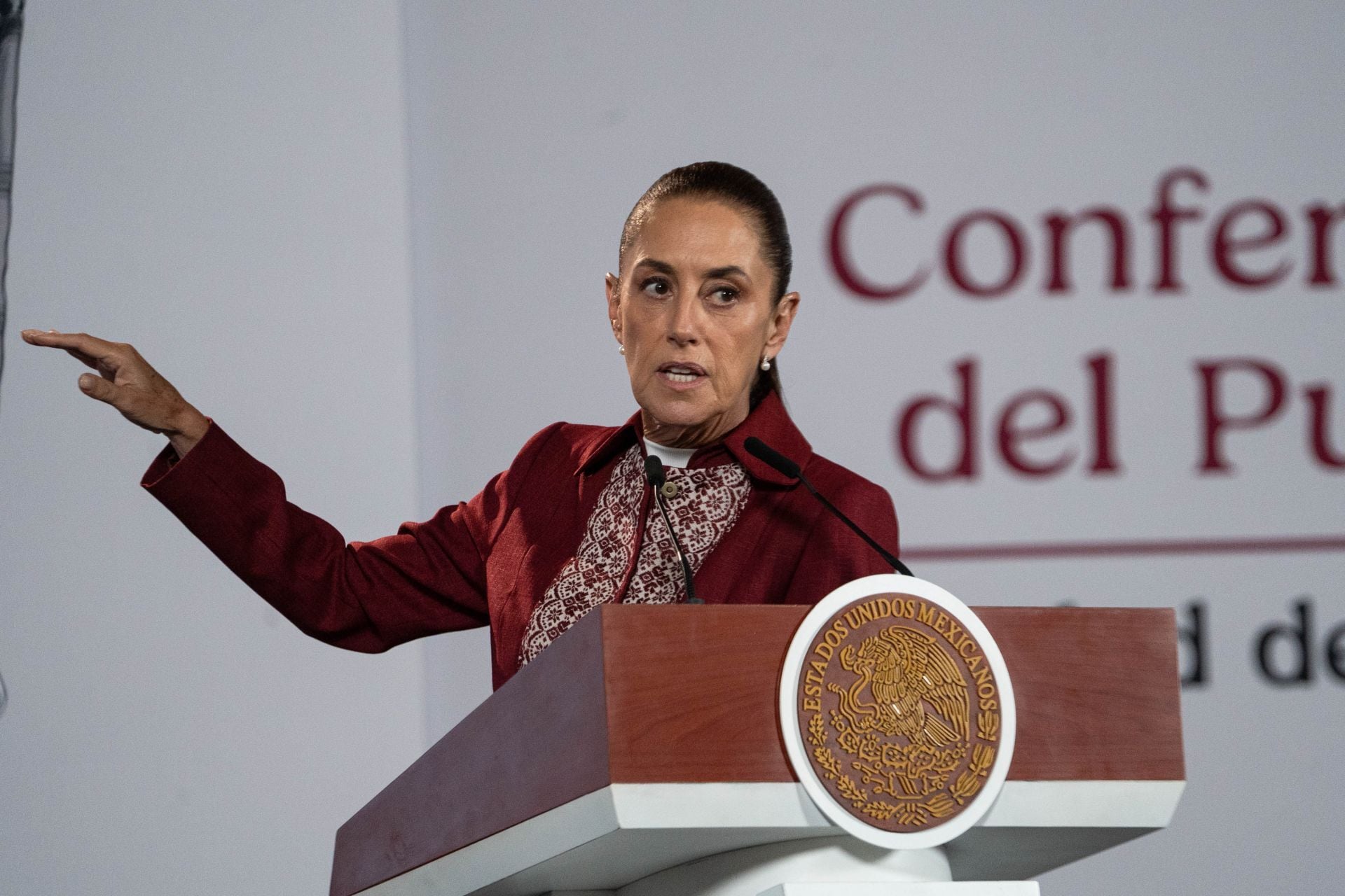 Sheinbaum recordó que al obtener una segunda nacionalidad se jura por la bandera de otro país.