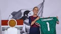 Claudia Sheinbaum recibe jersey personalizado de la Selección Mexicana