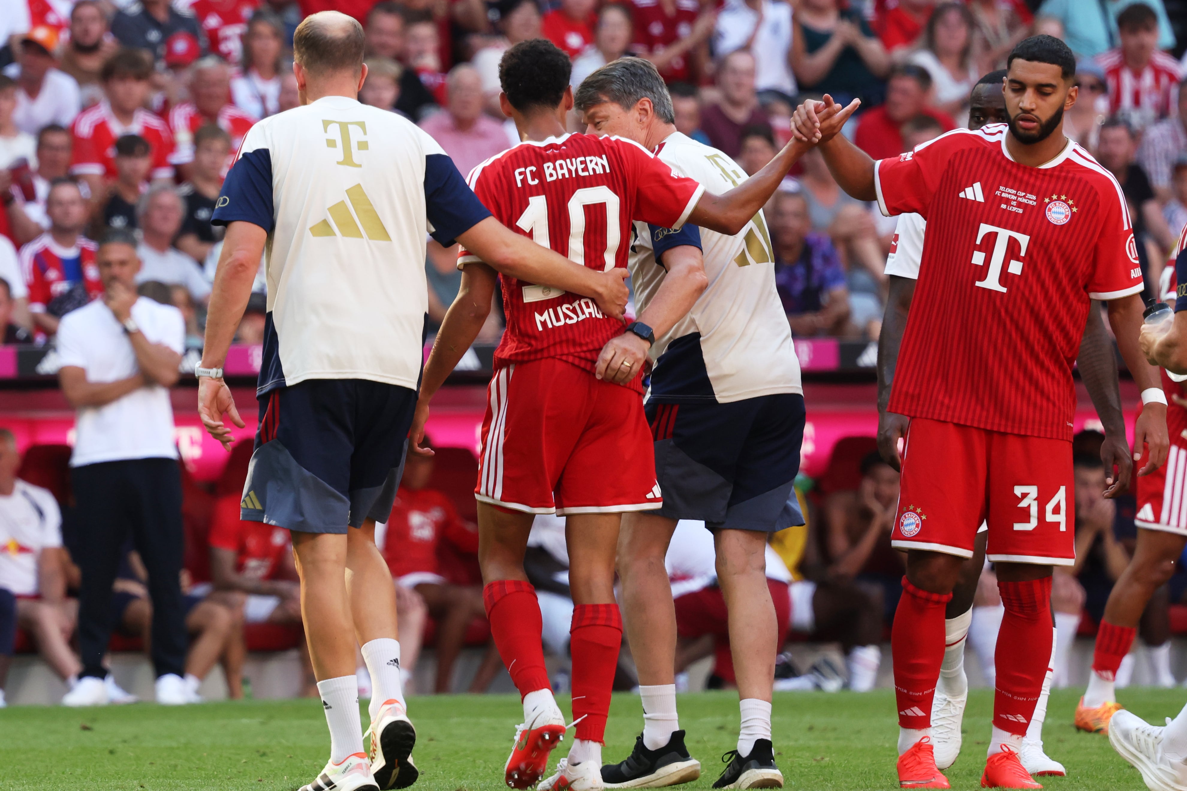 Thomas Müller lanza contundente mensaje a Musiala tras su segundo desmayo.