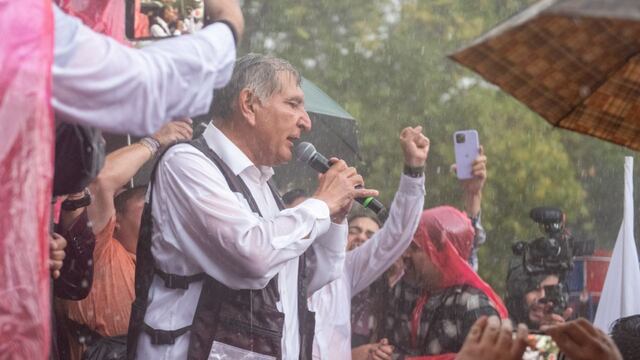 Adán Augusto López bajo la lluvia