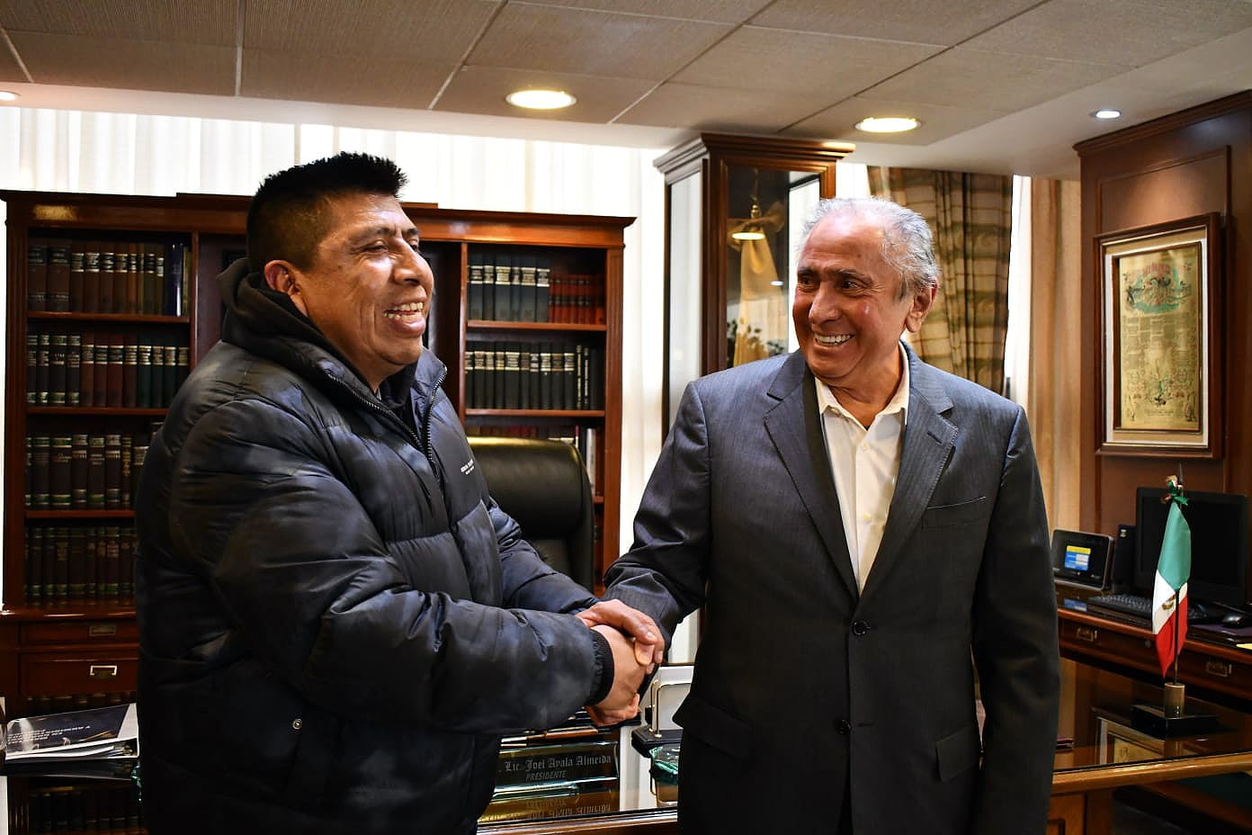 Dirigentes de tres secciones del SUTGCDMX recibieron del presidente de la FSTSE las tomas de nota de sus gestiones