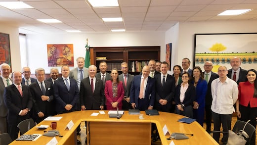 Claudia Sheinbaum aborda economía mexicana con CCE y líderes empresariales