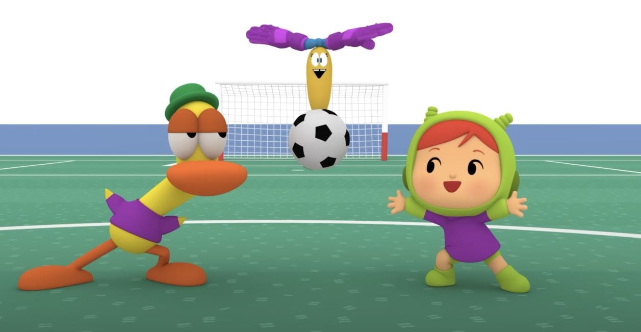 Pocoyó jugando fútbol