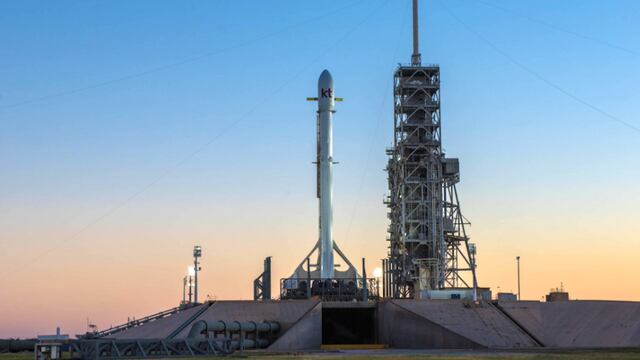 Falcon 9 equipado con el satélite Koreasat-5A.