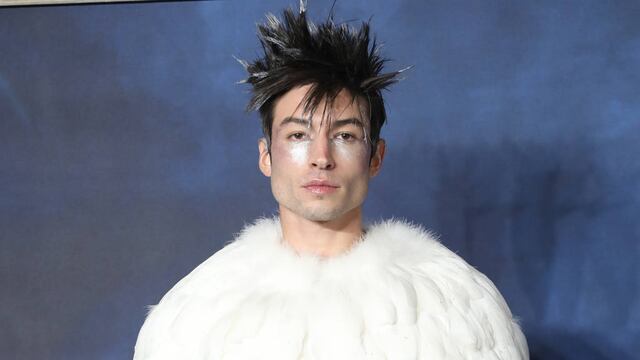 Ezra Miller causó controversia al atacar a una fan