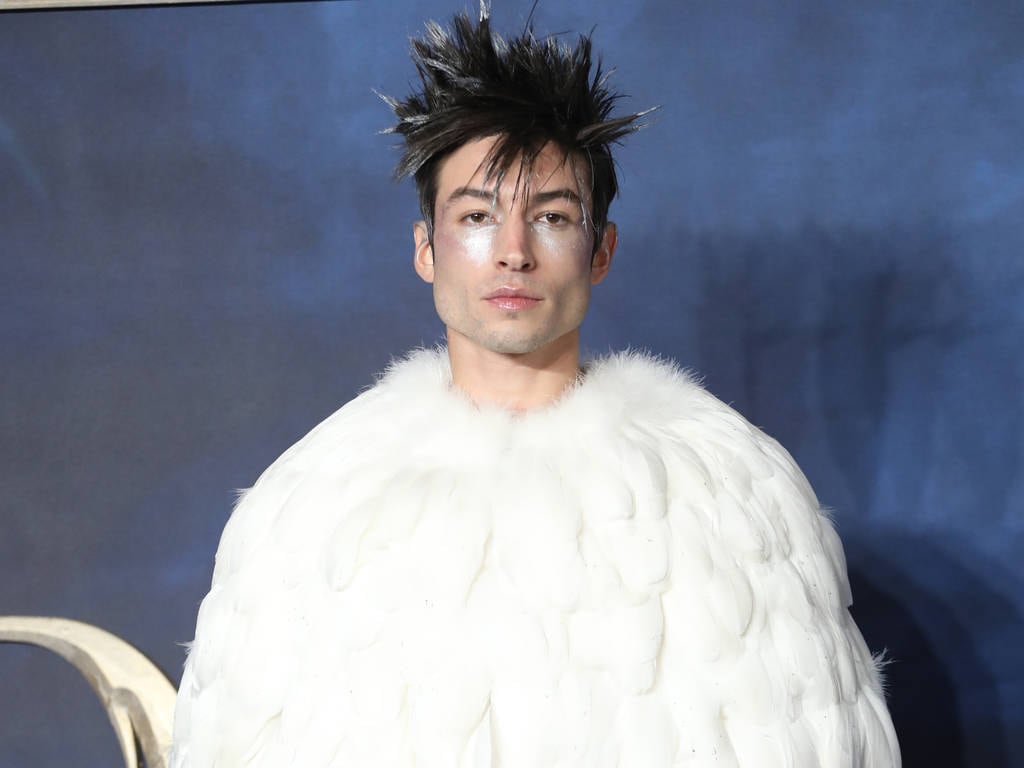 Ezra Miller causó controversia al atacar a una fan
