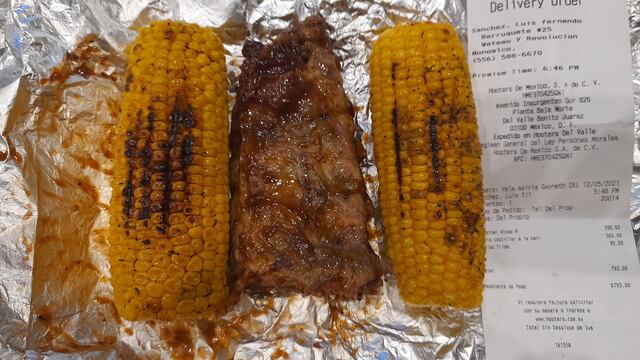 Pedido de costillitas en Hooters