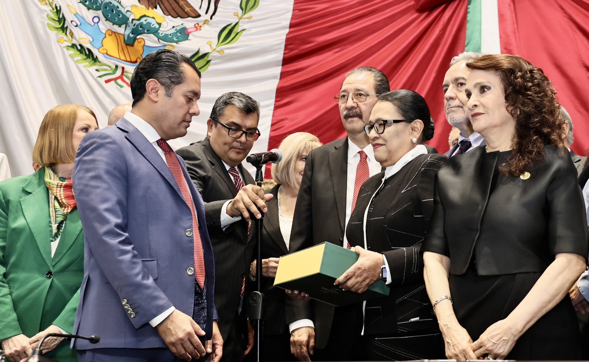 Rosa Icela Rodríguez entrega a Diputados primer informe de Claudia Sheinbaum