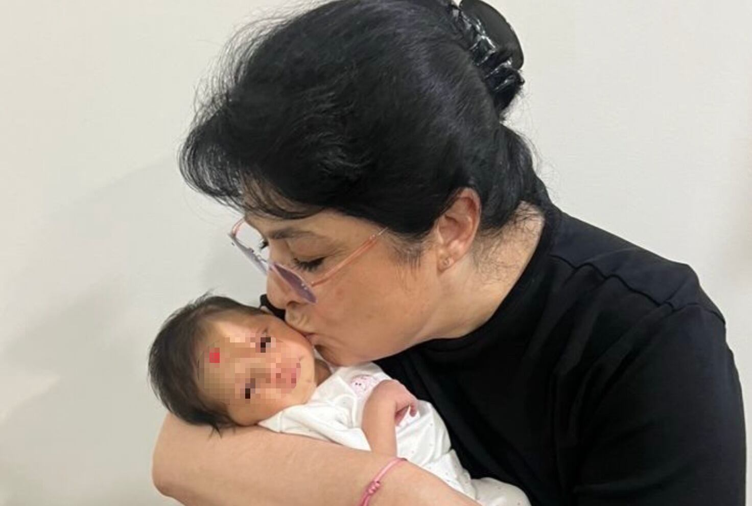 Victoria Ruffo con su nieta Tessa