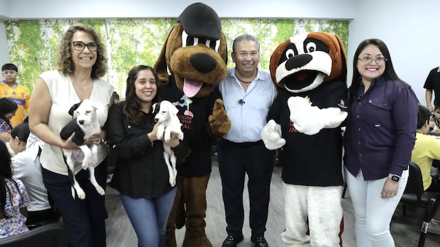 Escobedo imparte curso sobre cuidado de mascotas.