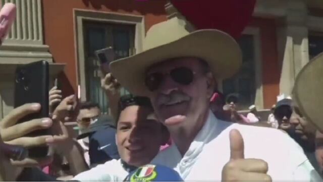 Marcha por el INE: Vicente Fox arremete contra la chairiza y presume cómo lo saludan sus fans