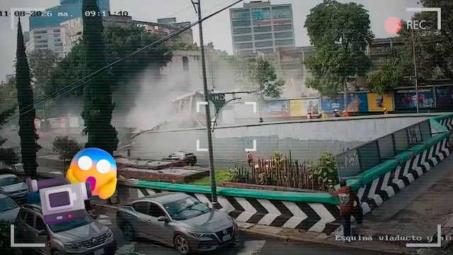 Captan el momento exacto en que edificio en demolición colapsó sobre Viaducto Miguel Alemán