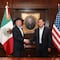 Ken Salazar es recibido en Guanajuato; visita FGE y C5