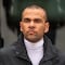 “Es un violador”, con gritos e insultos recibieron a Dani Alves en los juzgados