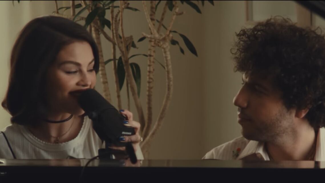 Selena Gomez estrena canción con Benny Blanco en medio de rumores de infidelidad