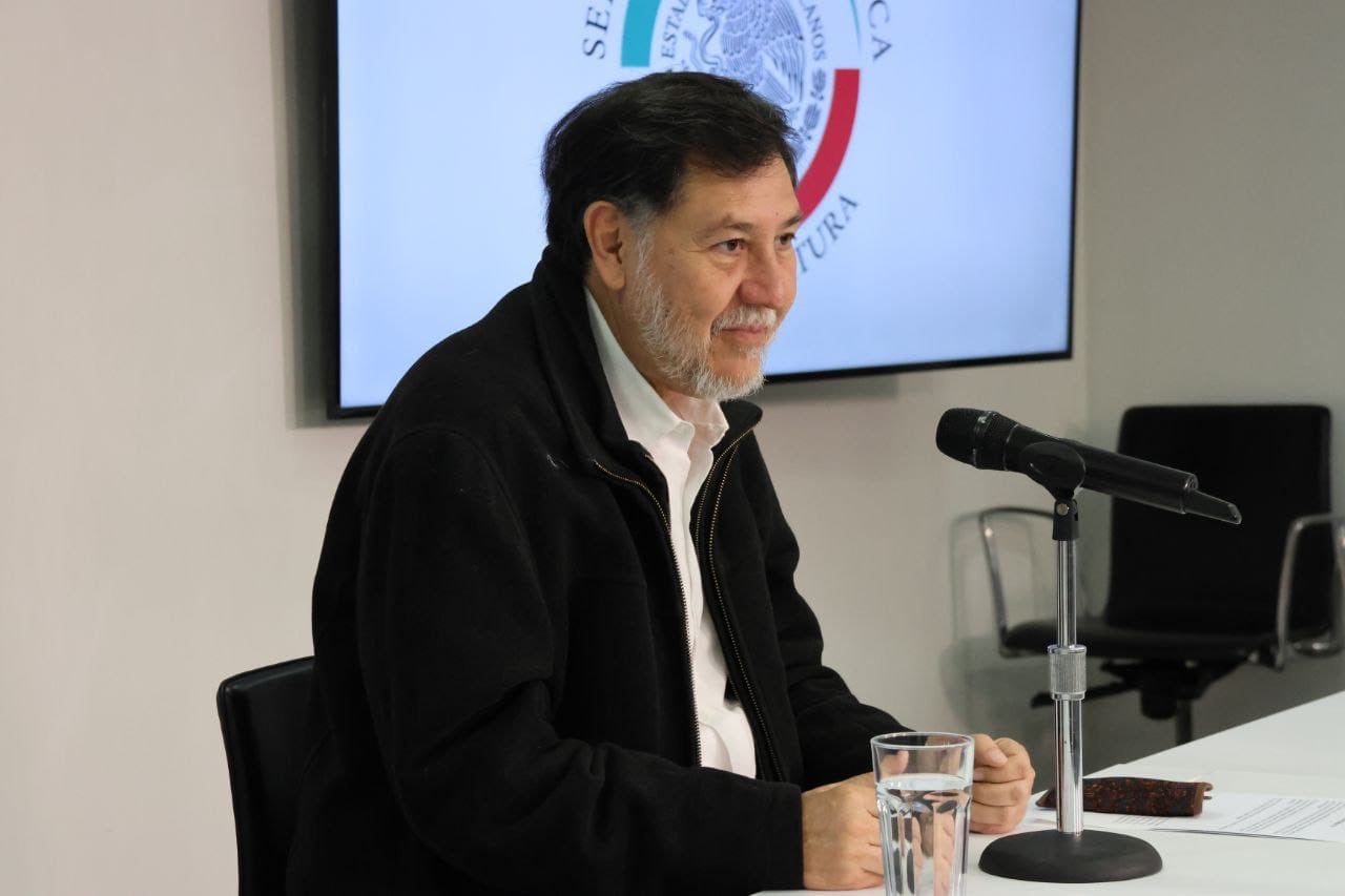 Gerardo Fernández Noroña denuncia que le robaron paquete de carne en el AICM