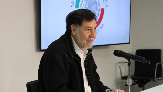 Gerardo Fernández Noroña denuncia que le robaron paquete de carne en el AICM