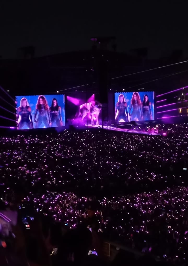 VIDEO: Tras cantar Antología, Shakira rompe en llanto en su tercer concierto de 7 en CDMX
